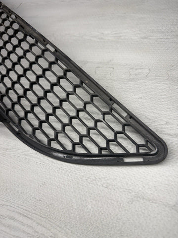 BMW E63 E64 M6 FRONT BUMPER LOWER CENTRAL GRILL GRILLE 51117898287 7898287 OEM