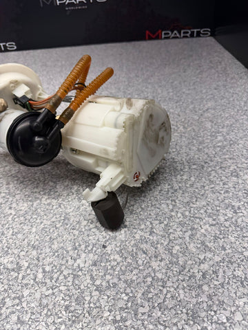 15-20 BMW F80 F82 F83 M3 M4 S55 Fuel Pump Sending Unit 32k miles OEM 2284693