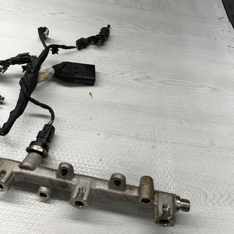 23-24 FORD ESCAPE ENGINE FUEL INJECTION RAIL & INJECTORS / PRESSURE SENSOR OEM