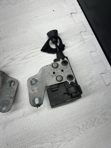 BMW E46 M3 330ci 325ci REAR WINDOW VENT REGULATOR MOTORS 8238744