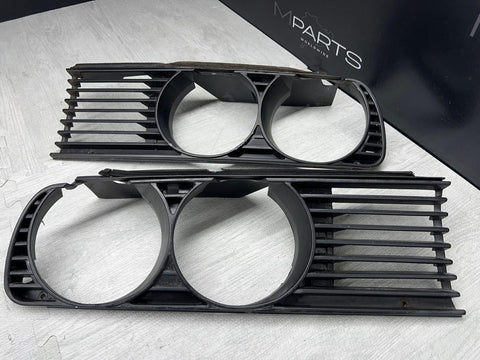 84-92 BMW 318i Left (1 945 885.0) & Right (1 876 094.0) Headlight Grille E30 OEM