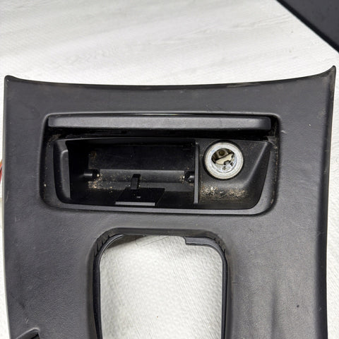 09-13 BMW E93 M3 DCT CIC LEATHER CENTER CONSOLE TRIM CONVERTIBLE *CREASES*