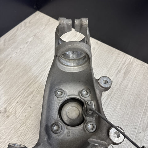 15-20 OEM BMW F80 F82 F83 M3 M4 Front Right Hub Spindle Knuckle Wheel Bearing