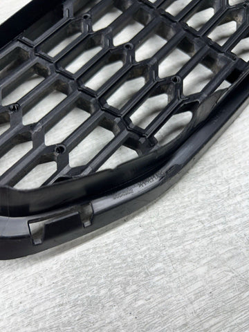 15-20 BMW F80 F82 F83 M3 M4 Front Bumper Right Passenger Grille Insert Trim OEM