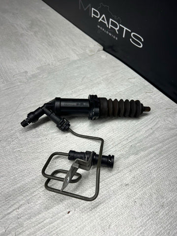 2008-2013 BMW E90 E91 E92 E93 M3 328i 335i SLAVE CLUTCH CYLINDER 6785964