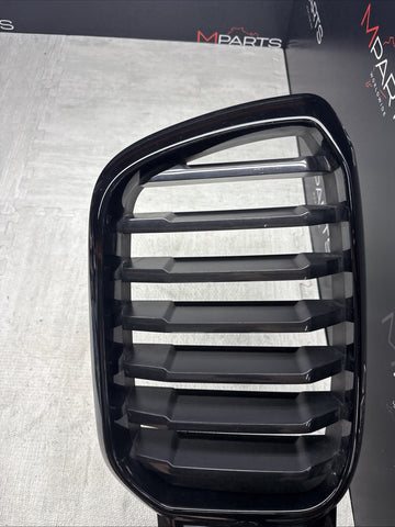 22-25 BMW G01 X3 LCI GLOSS BLACK FRONT GRILLE W CAMERA SLOT