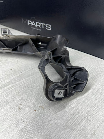 BMW E90 E92 E93 M3 8040551 Headlight ArmLeft LAMP MOUNTING SLIDE BMW M3 CRT