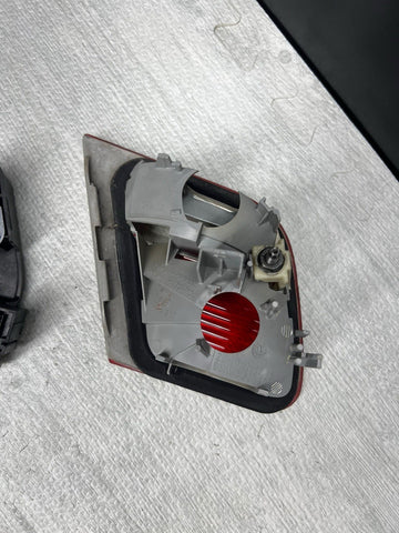 03-06 BMW E46 325 330 M3 Right Passenger Trunk Mounted Inner Tail light 6920706