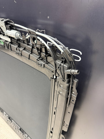 (PICKUP ONLY) BMW 21-26 X6 X6M G06 F96 Panoramic Sun Roof Glass Shade Cassette