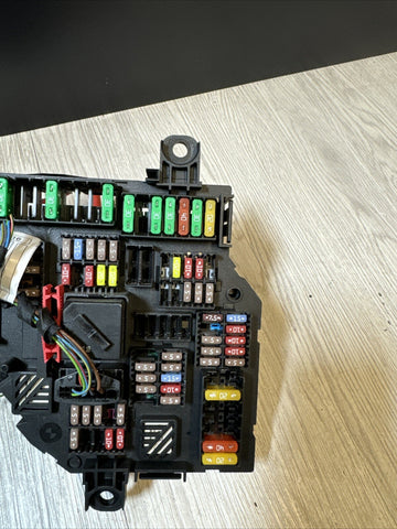 11-16 BMW F06 F10 F12 F13 M5 M6 REAR TRUNK POWER DISTRIBUTION FUSE BOX CONTROL