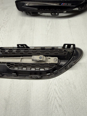 2013-2016 BMW F10 M5 SEDAN FRONT FENDER GRILLES GRILLS TURN SIGNAL LIGHTS BLACK