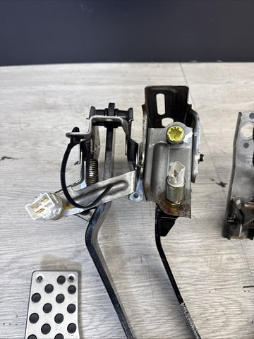 00-05 HONDA S2000 S2k PEDAL SET GAS BRAKE & CLUTCH PEDALS W ALL SENSORS OEM Ap1