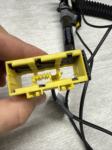 91-99 BMW E36 323 328 M3 Front Right Passenger Seatbelt Tensioner Buckle OEM