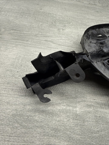 15-20 F80 F82 F83 M3 M4 FRONT RIGHT UPPER RUBBER STRUT MOUNT COVER OEM 8066662