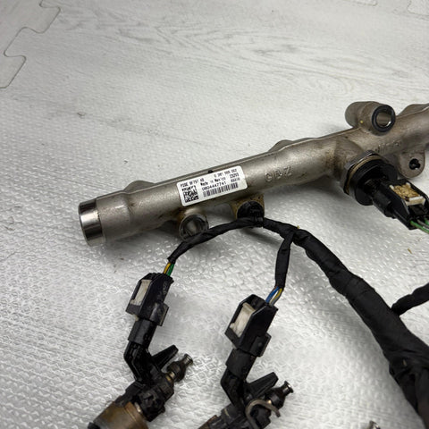 23-24 FORD ESCAPE ENGINE FUEL INJECTION RAIL & INJECTORS / PRESSURE SENSOR OEM