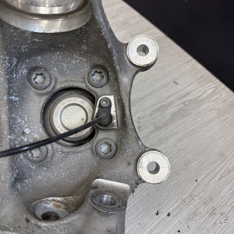 15-20 OEM BMW F80 F82 F83 M3 M4 Front Right Hub Spindle Knuckle Wheel Bearing