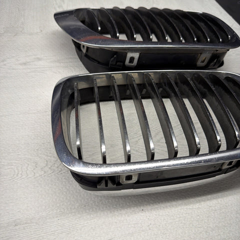 BMW E46 M3 01-06 Hood Grille Chrome OEM Left Right Pair *Broken Tabs*