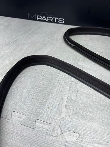 01-06 BMW E46 M3 Rear Quarterpanel Quarter Panel Window Seals Black 51368252621