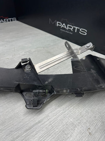 BMW E90 E92 E93 M3 8040551 Headlight ArmLeft LAMP MOUNTING SLIDE BMW M3 CRT