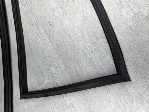 01-06 BMW E46 M3 Rear Quarterpanel Quarter Panel Window Seals Black 51368252621