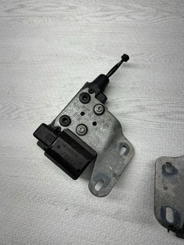 BMW E46 M3 330ci 325ci REAR WINDOW VENT REGULATOR MOTORS 8238744