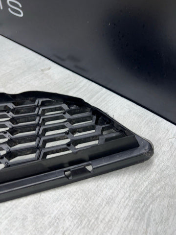 15-20 BMW F80 F82 F83 M3 M4 Front Bumper Right Passenger Grille Insert Trim OEM