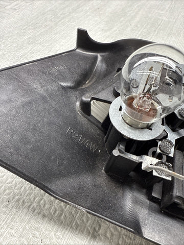 BMW E46 COUPE REAR RIGHT PASSENGER SIDE TAIL LIGHT BULB HOLDER OEM 257042R