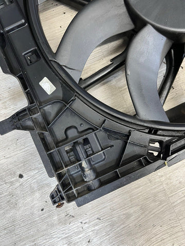 BMW 15-20 F80 F82 F83 M3 M4 ENGINE RADIATOR COOLING FAN MOTOR SHROUD 7850474