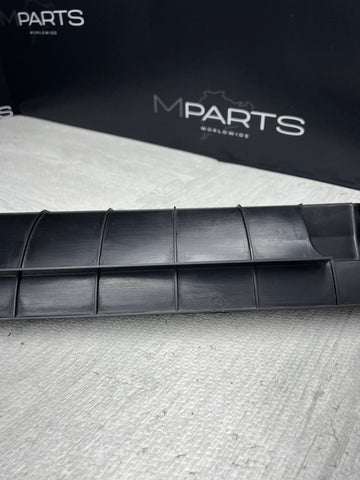 08-13 OEM BMW E90 E92 E93 M3 S65 Engine Front Lower Oil Cooler Bracket Duct