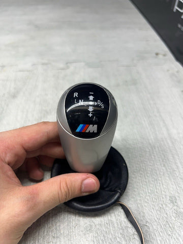 06-10 BMW E60 E63 E64 M5 M6 SMG Transmission Shift Knob & Boot 25162282750