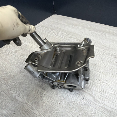 BMW F01 F10 F12 E70 550 650 750 X5 X6 N63 S63 Engine Motor Oil Pump Assmbly OEM