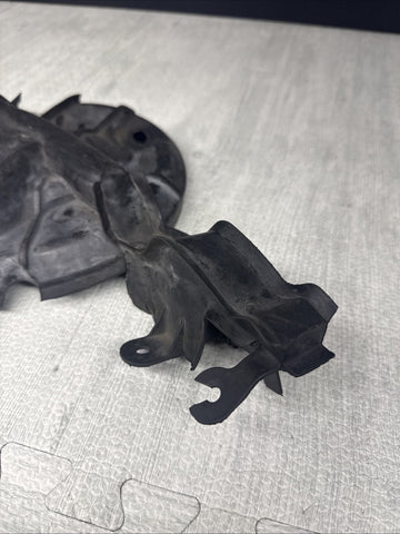 15-20 F80 F82 F83 M3 M4 FRONT RIGHT UPPER RUBBER STRUT MOUNT COVER OEM 8066662