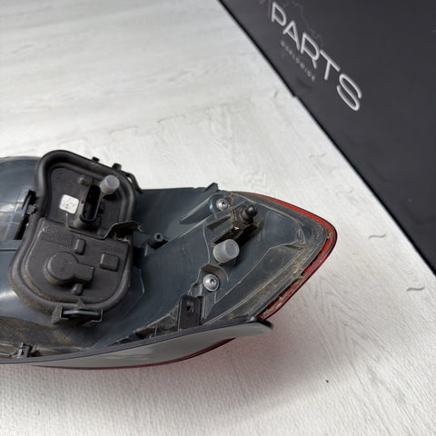 2015 - 2017 BMW F82 F83 M4 REAR RIGHT PASSENGER OUTER TAIL LIGHT OEM 7296100