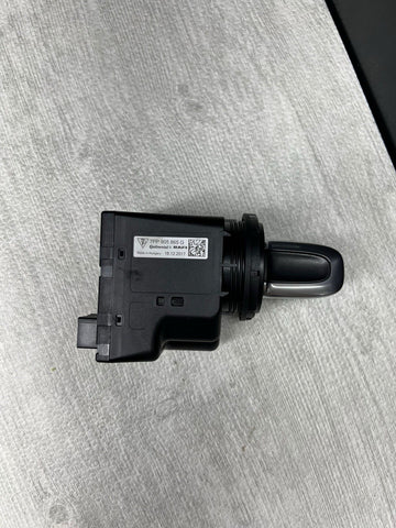 OEM 2013-2021 PORSCHE MACAN IGNITION SWITCH W/KEY FOB 7PP905865F