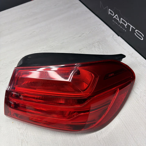 2015 - 2017 BMW F82 F83 M4 REAR RIGHT PASSENGER OUTER TAIL LIGHT OEM 7296100
