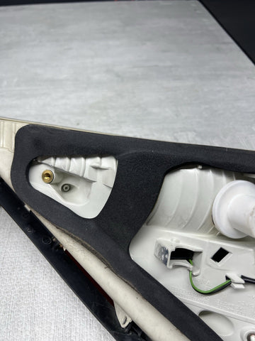 2006-2007 BMW E63 E64 M6 REAR RIGHT PASSENGER TAIL LIGHT LAMP 7170976