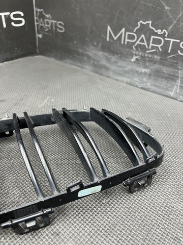 2015-2020 BMW F82 F83 M4 FRONT RIGHT KIDNEY GRILLE COVER TRIM HOUSING OEM