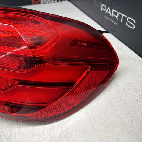 2015 - 2017 BMW F82 F83 M4 REAR RIGHT PASSENGER OUTER TAIL LIGHT OEM 7296100