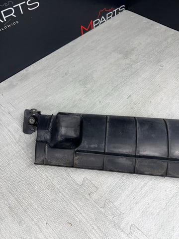 BMW E90 E90 E92 E92 E93 E93 FRONT OIL COOLER AIR DUCT 8040950 51718040950 OEM