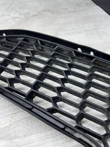 15-20 BMW F80 F82 F83 M3 M4 Front Bumper Right Passenger Grille Insert Trim OEM