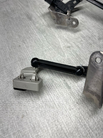 19-25 BMW GO5 X5 G06 X6 F96 X6M REAR RIDE HEIGHT HEADLAMP LEVEL SENSOR SET