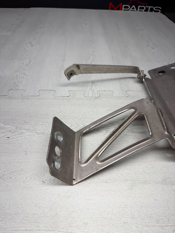 08-13 BMW E90 E92 E93 M3 Front Bumper Right Passenger Side Bracket Mount OEM