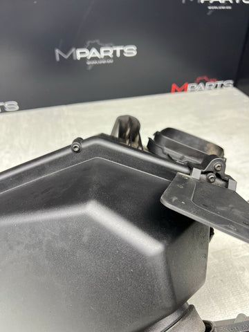 18-23 BMW F90 F91 F92 F93 M5 M8 LEFT AIR FILTER HOUSING INTAKE ASSEMBLY OEM
