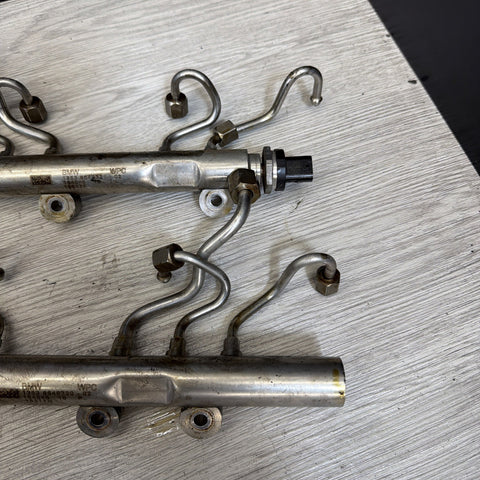 BMW F10 F12 M5 M6 RIGHT & LEFT FUEL RAIL PAIR 8649320 8649321