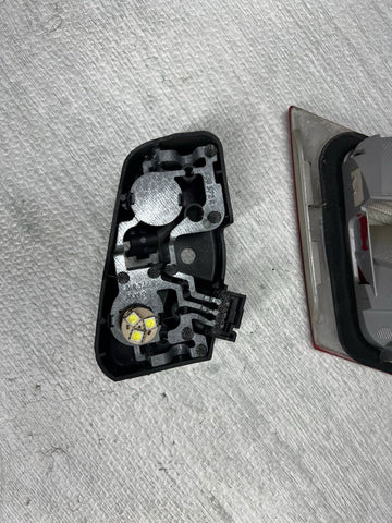 03-06 BMW E46 325 330 M3 Right Passenger Trunk Mounted Inner Tail light 6920706