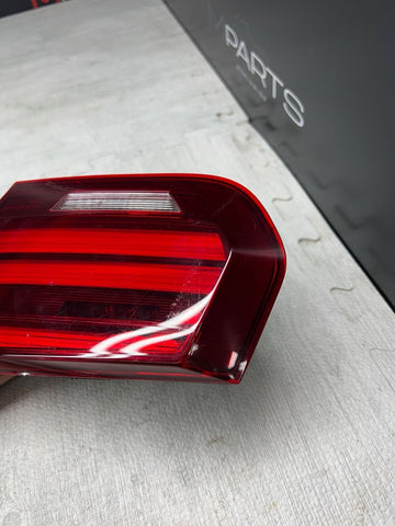16-18 BMW F30 320 330 F80 M3 Sedan Right Rear Tail Light 8736912206 *Scratches*