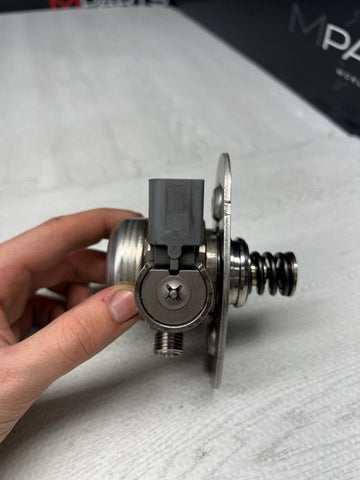 2010–2018 BMW 5 6 7 Series X5 X6 V8 Engine High Pressure Fuel Pump OEM 7599865