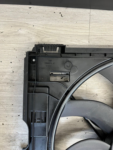 BMW 15-20 F80 F82 F83 M3 M4 ENGINE RADIATOR COOLING FAN MOTOR SHROUD 7850474