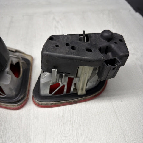 03-06 BMW E46 325 330 M3 Trunk Mounted Inner Tail Lights 6920706