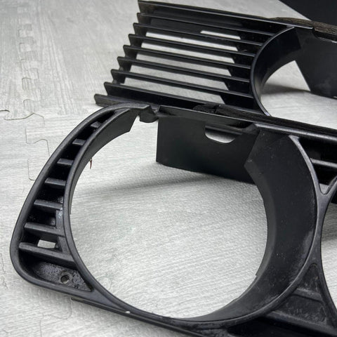 84-92 BMW 318i Left (1 945 885.0) & Right (1 876 094.0) Headlight Grille E30 OEM